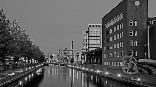 Lute Kuilder met zijn foto van het zicht op Waterstad Almelo
